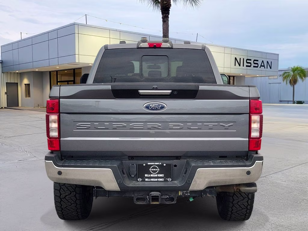 2022 Gray Metallic Ford Super Duty F-350 SRW Lariat 4X4 Truck