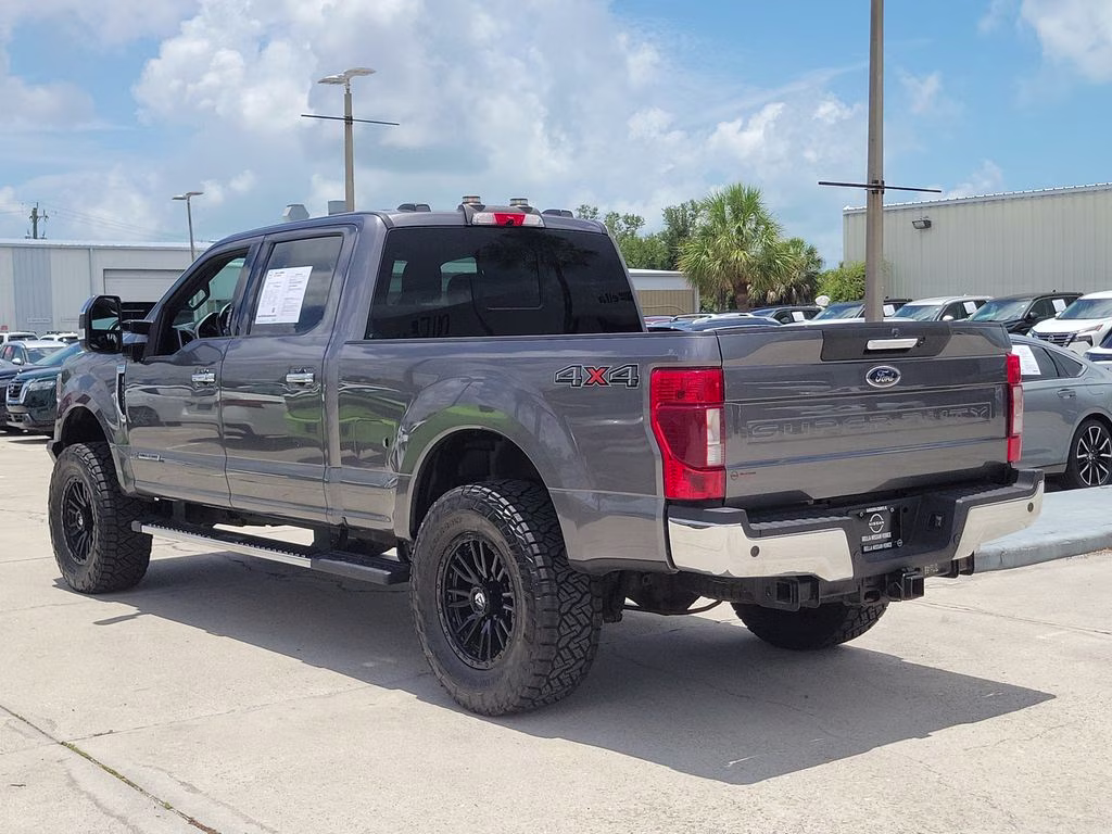 2022 Gray Metallic Ford Super Duty F-350 SRW Lariat 4X4 Truck