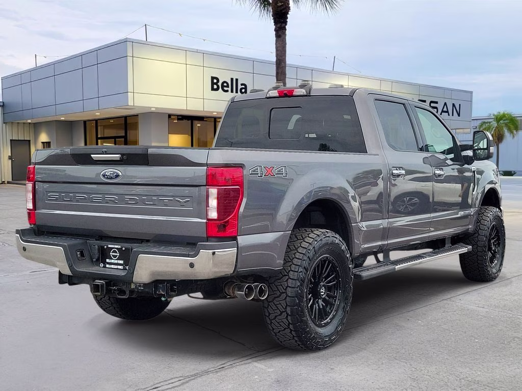2022 Gray Metallic Ford Super Duty F-350 SRW Lariat 4X4 Truck