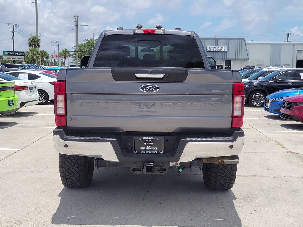 2022 Gray Metallic Ford Super Duty F-350 SRW Lariat 4X4 Truck