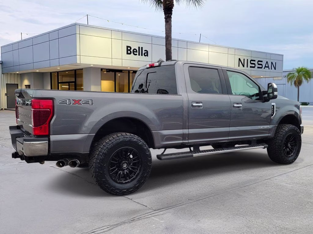 2022 Gray Metallic Ford Super Duty F-350 SRW Lariat 4X4 Truck