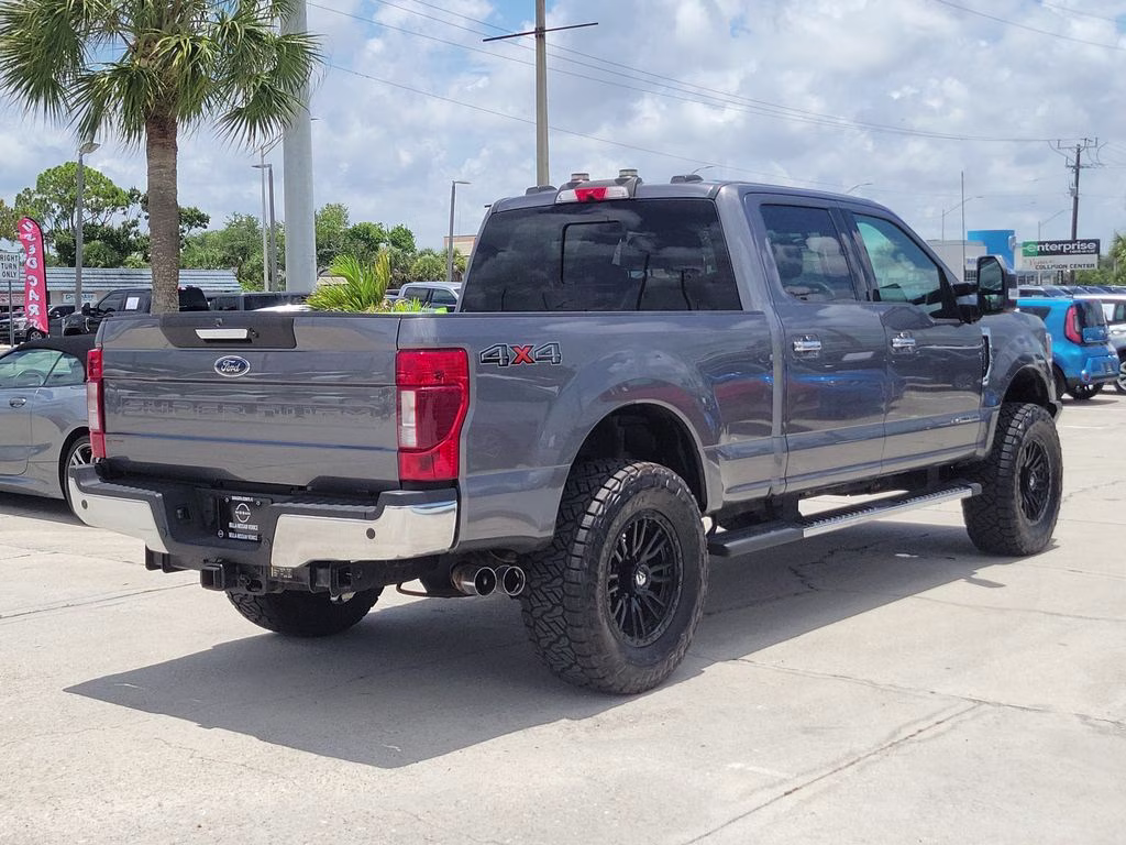 2022 Gray Metallic Ford Super Duty F-350 SRW Lariat 4X4 Truck