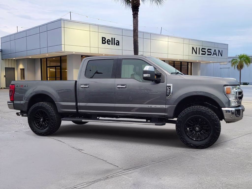 2022 Gray Metallic Ford Super Duty F-350 SRW Lariat 4X4 Truck