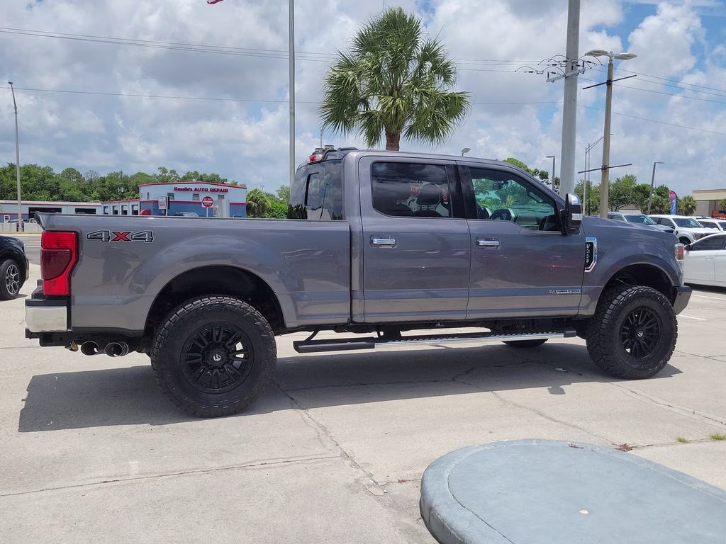 2022 Gray Metallic Ford Super Duty F-350 SRW Lariat 4X4 Truck