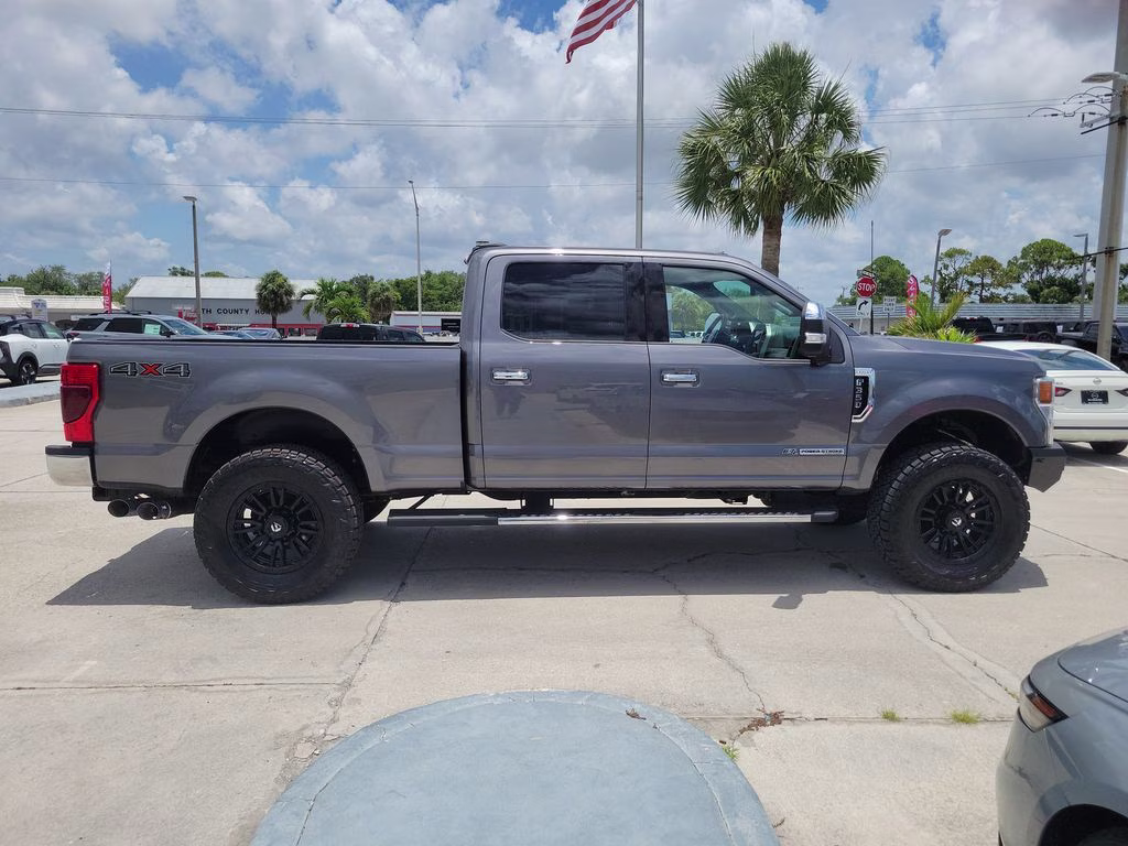 2022 Gray Metallic Ford Super Duty F-350 SRW Lariat 4X4 Truck