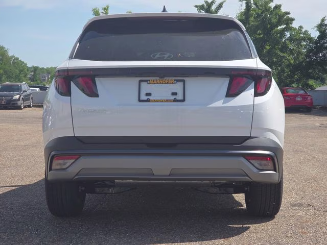 2026 White Pearl Hyundai Tucson SEL FWD SUV