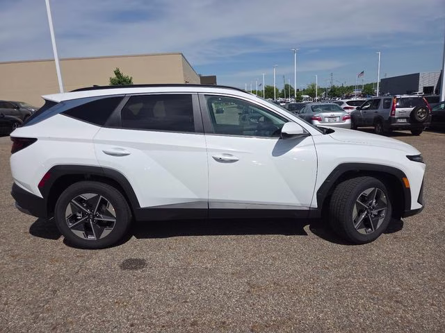 2026 White Pearl Hyundai Tucson SEL FWD SUV