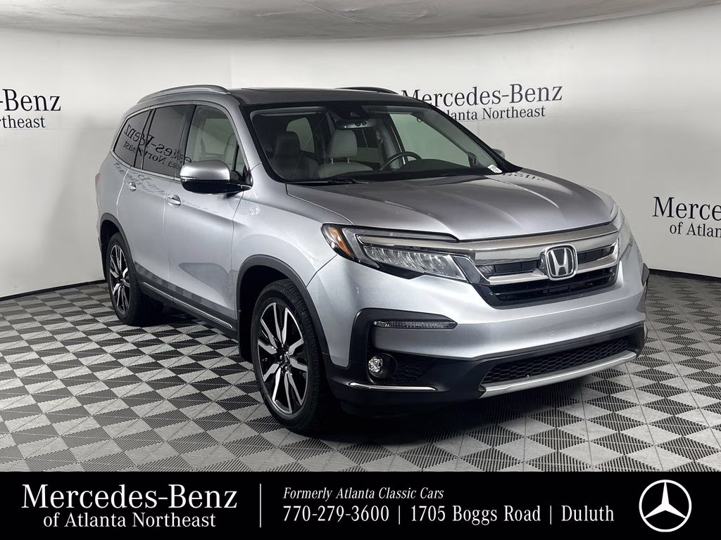 2022 Lunar Silver Metallic Honda Pilot Touring AWD SUV