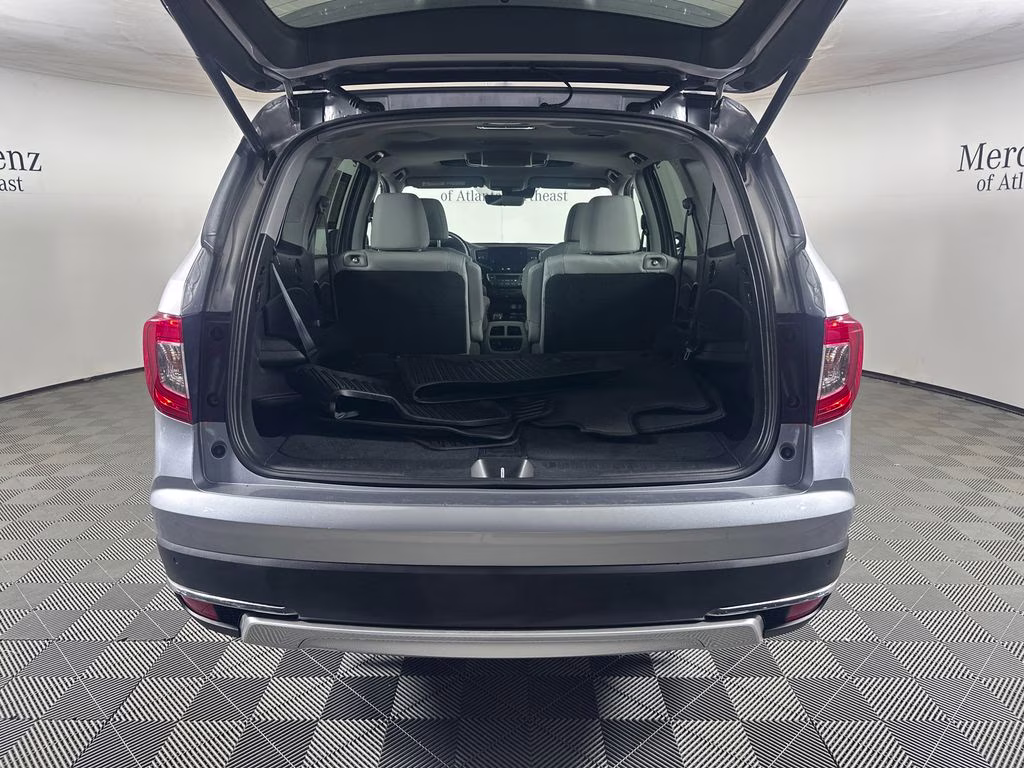 2022 Lunar Silver Metallic Honda Pilot Touring AWD SUV