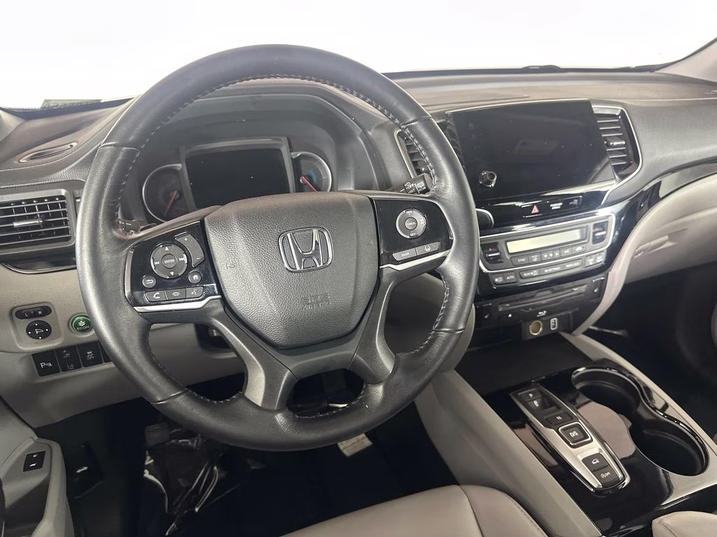 2022 Lunar Silver Metallic Honda Pilot Touring AWD SUV