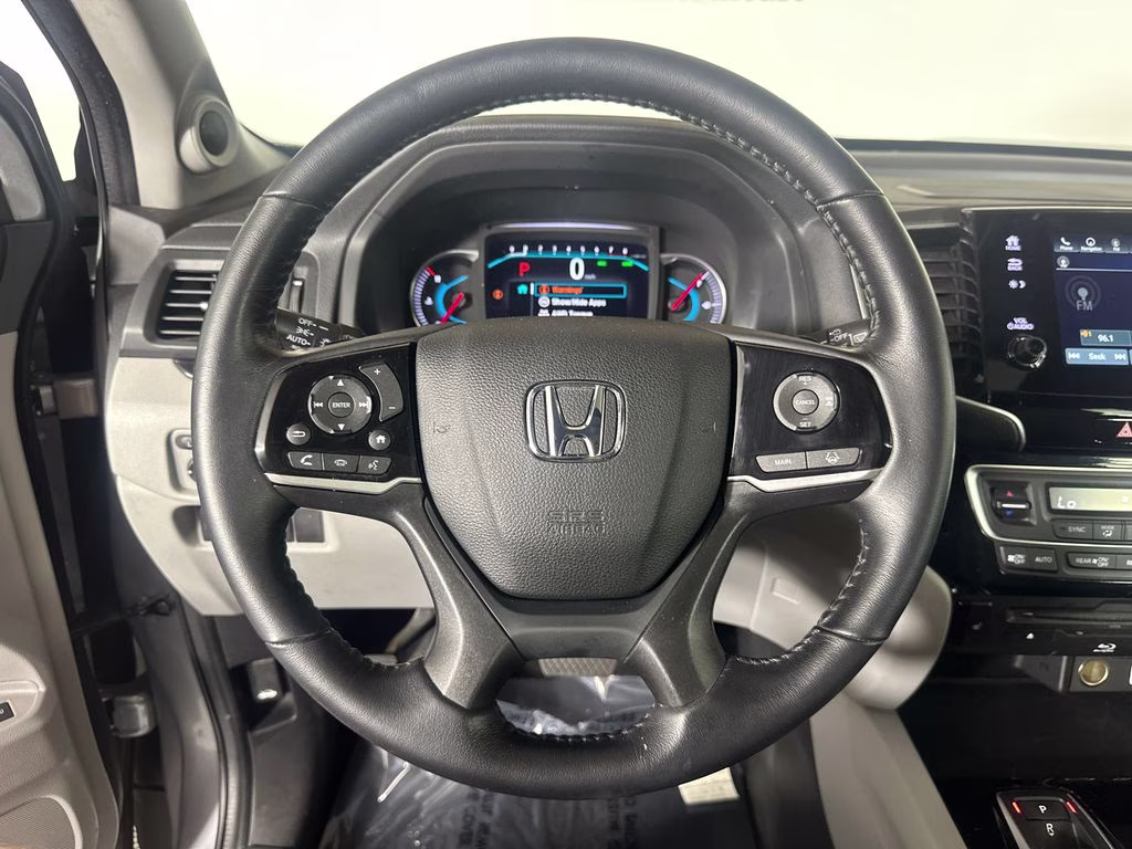 2022 Lunar Silver Metallic Honda Pilot Touring AWD SUV