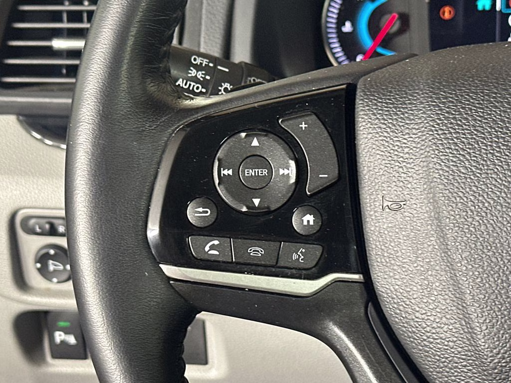 2022 Lunar Silver Metallic Honda Pilot Touring AWD SUV