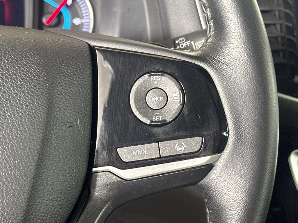2022 Lunar Silver Metallic Honda Pilot Touring AWD SUV