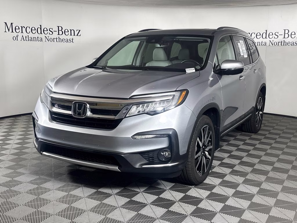2022 Lunar Silver Metallic Honda Pilot Touring AWD SUV