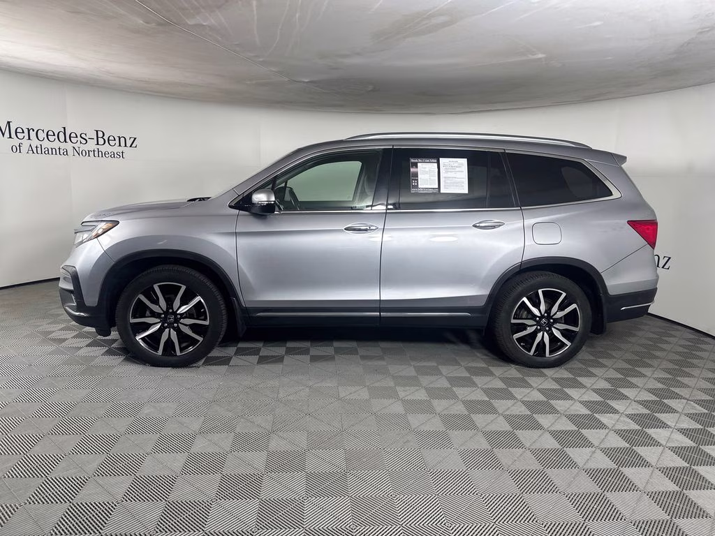 2022 Lunar Silver Metallic Honda Pilot Touring AWD SUV