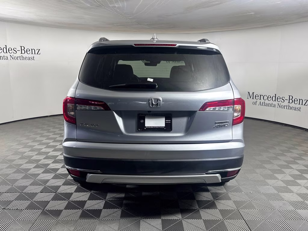2022 Lunar Silver Metallic Honda Pilot Touring AWD SUV