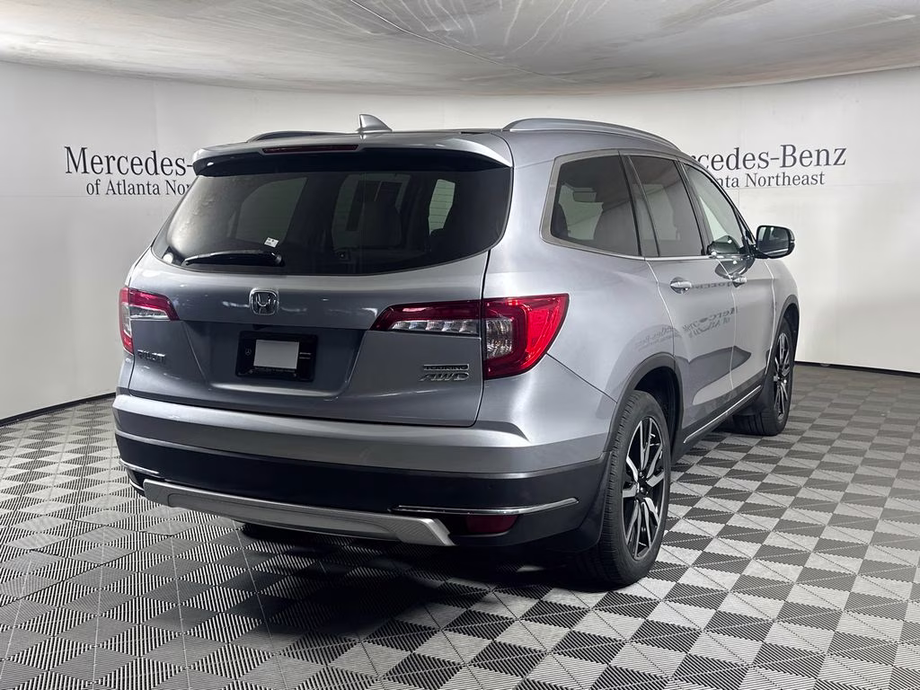 2022 Lunar Silver Metallic Honda Pilot Touring AWD SUV