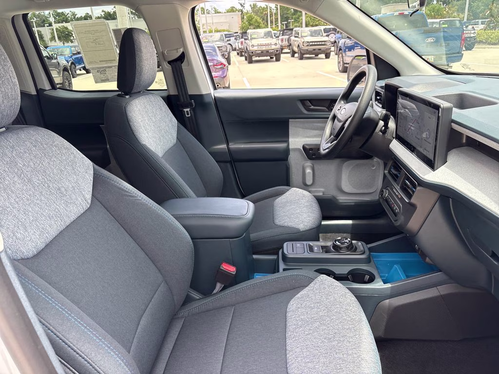 2026 Oxford White Ford Maverick XLT FWD Truck