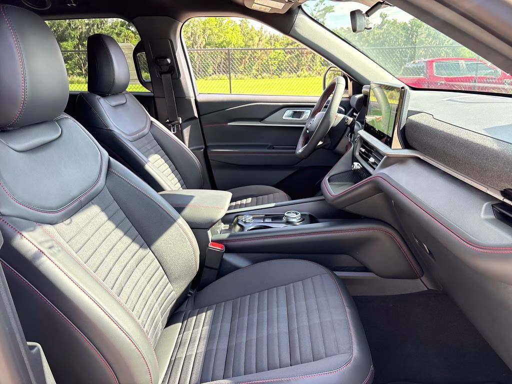 2026 White Metallic Ford Explorer ST-Line RWD SUV