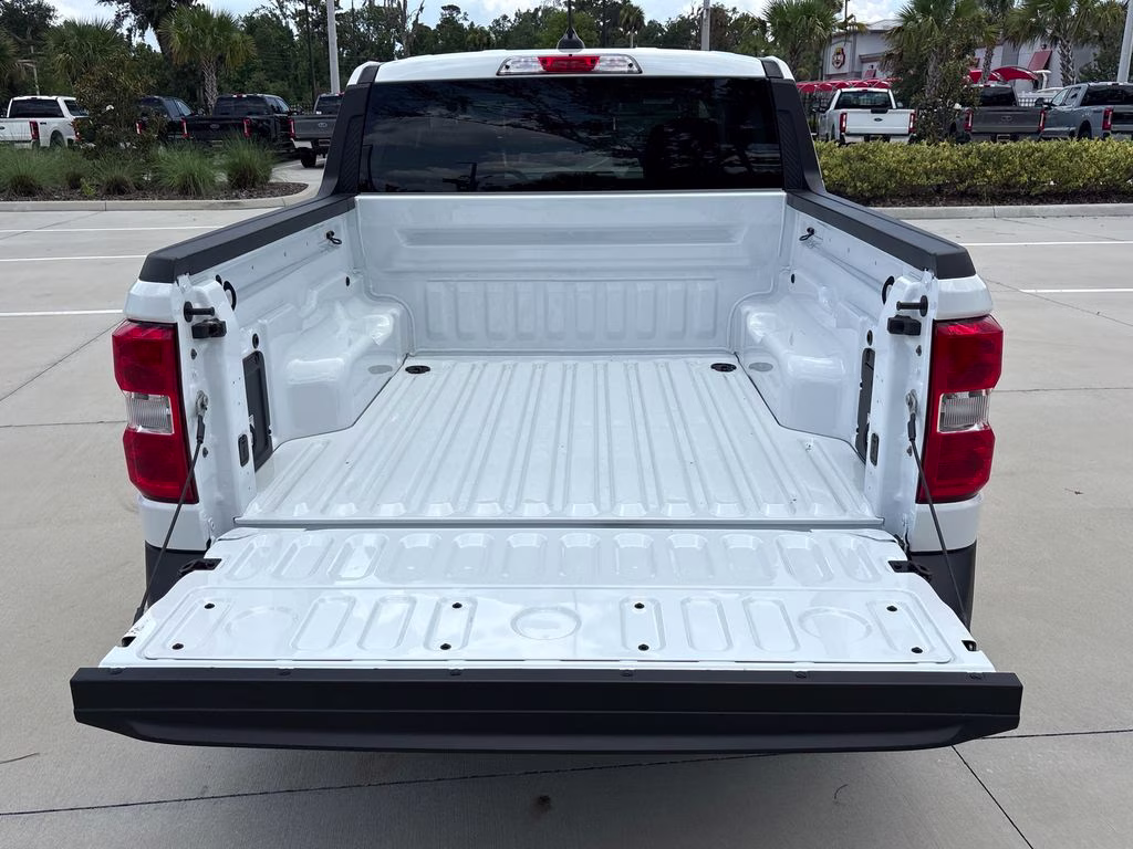 2026 Oxford White Ford Maverick XLT FWD Truck