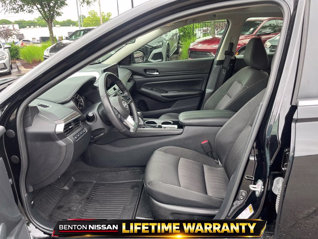 2024 Super Black Clearcoat Nissan Altima 2.5 SV FWD Sedan