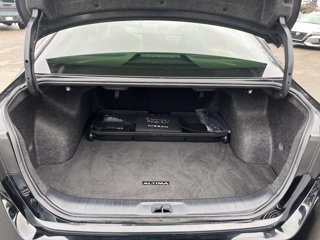2024 Super Black Clearcoat Nissan Altima 2.5 SV FWD Sedan