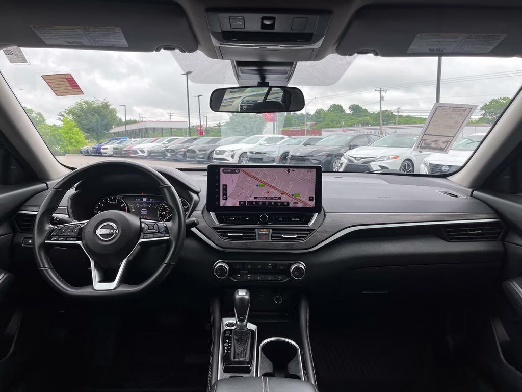 2024 Super Black Clearcoat Nissan Altima 2.5 SV FWD Sedan