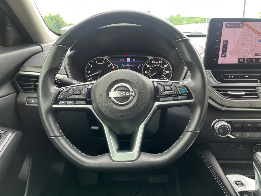 2024 Super Black Clearcoat Nissan Altima 2.5 SV FWD Sedan