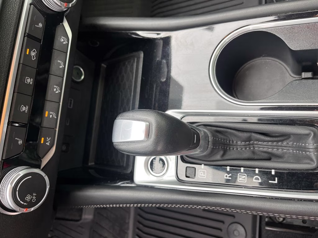 2024 Super Black Clearcoat Nissan Altima 2.5 SV FWD Sedan