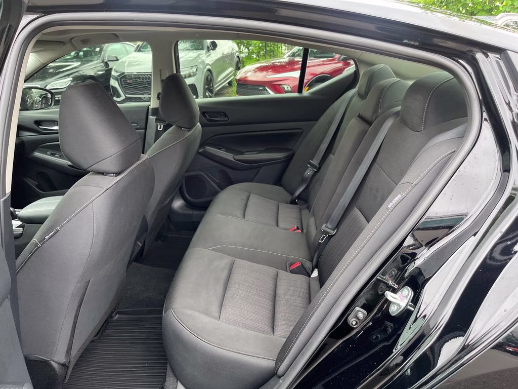 2024 Super Black Clearcoat Nissan Altima 2.5 SV FWD Sedan