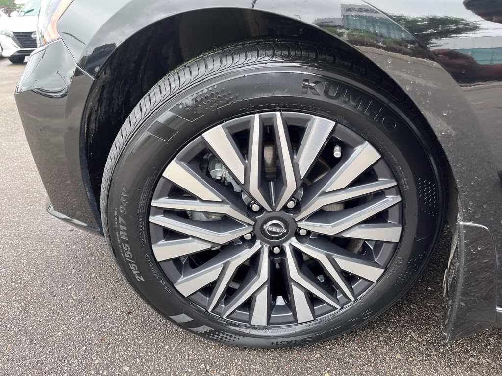 2024 Super Black Clearcoat Nissan Altima 2.5 SV FWD Sedan