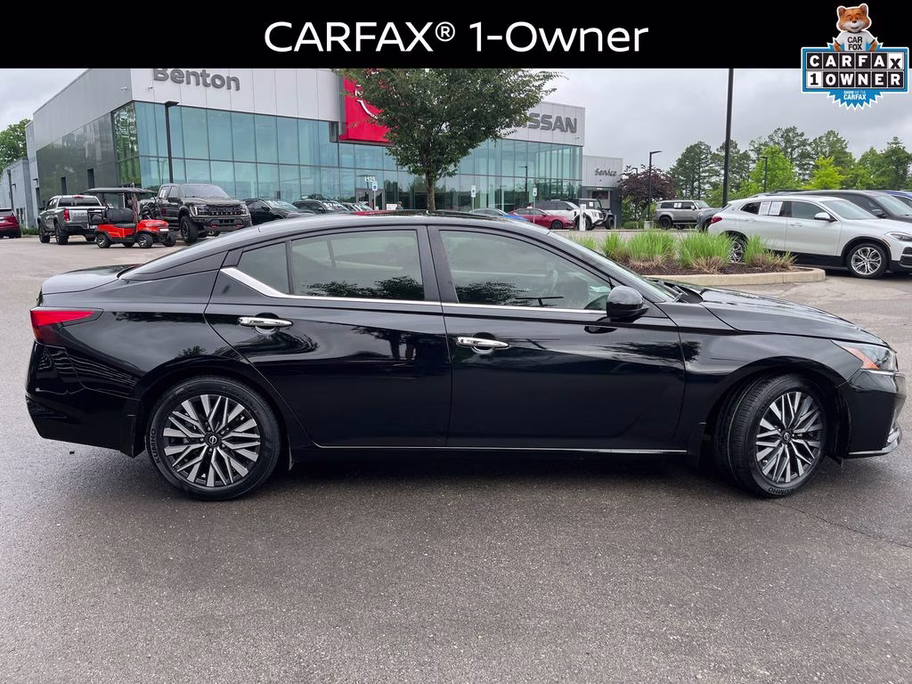 2024 Super Black Clearcoat Nissan Altima 2.5 SV FWD Sedan
