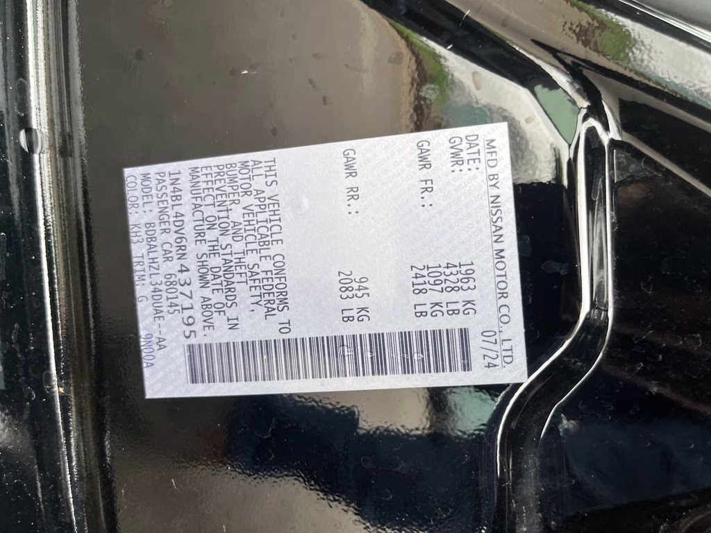 2024 Super Black Clearcoat Nissan Altima 2.5 SV FWD Sedan