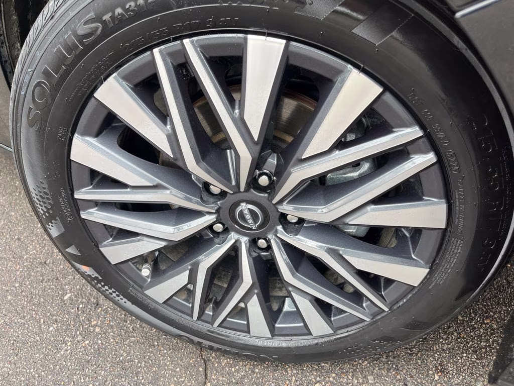 2024 Super Black Clearcoat Nissan Altima 2.5 SV FWD Sedan