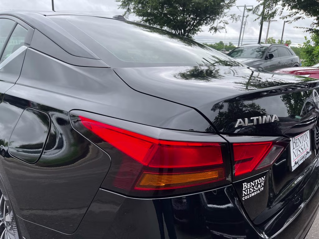 2024 Super Black Clearcoat Nissan Altima 2.5 SV FWD Sedan
