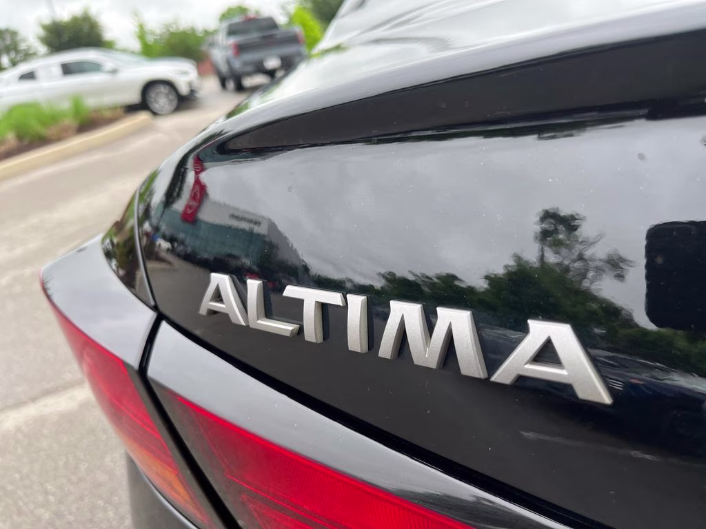 2024 Super Black Clearcoat Nissan Altima 2.5 SV FWD Sedan