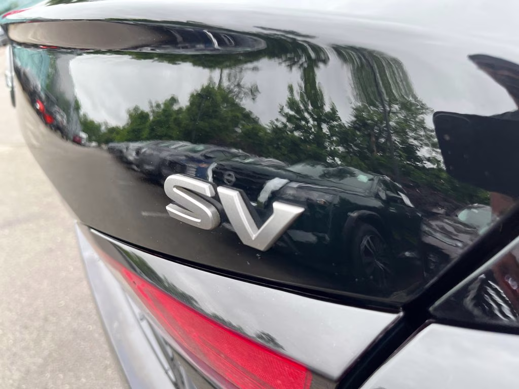 2024 Super Black Clearcoat Nissan Altima 2.5 SV FWD Sedan
