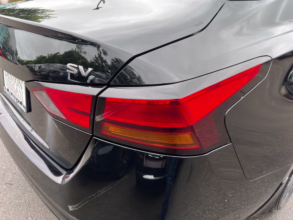 2024 Super Black Clearcoat Nissan Altima 2.5 SV FWD Sedan