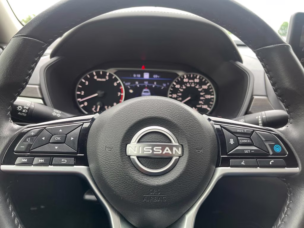 2024 Super Black Clearcoat Nissan Altima 2.5 SV FWD Sedan