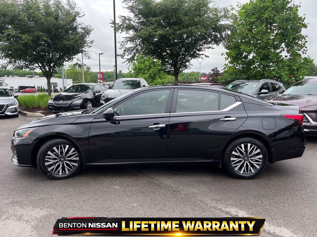 2024 Super Black Clearcoat Nissan Altima 2.5 SV FWD Sedan