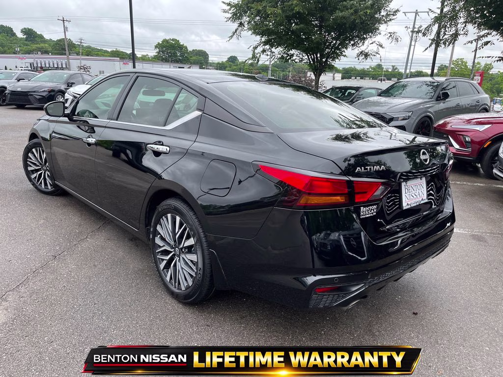 2024 Super Black Clearcoat Nissan Altima 2.5 SV FWD Sedan