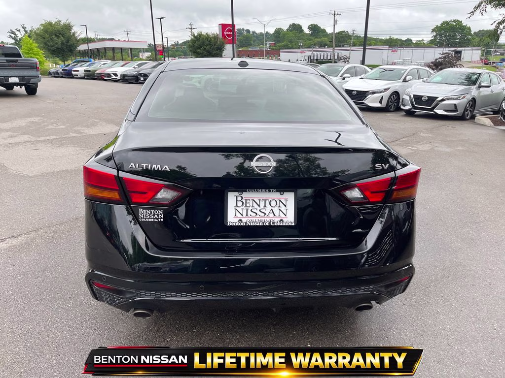 2024 Super Black Clearcoat Nissan Altima 2.5 SV FWD Sedan