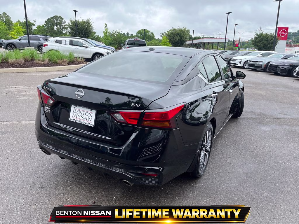 2024 Super Black Clearcoat Nissan Altima 2.5 SV FWD Sedan