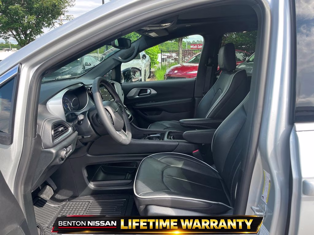 2026 Silver Mist Clearcoat Chrysler Pacifica Limited FWD Van