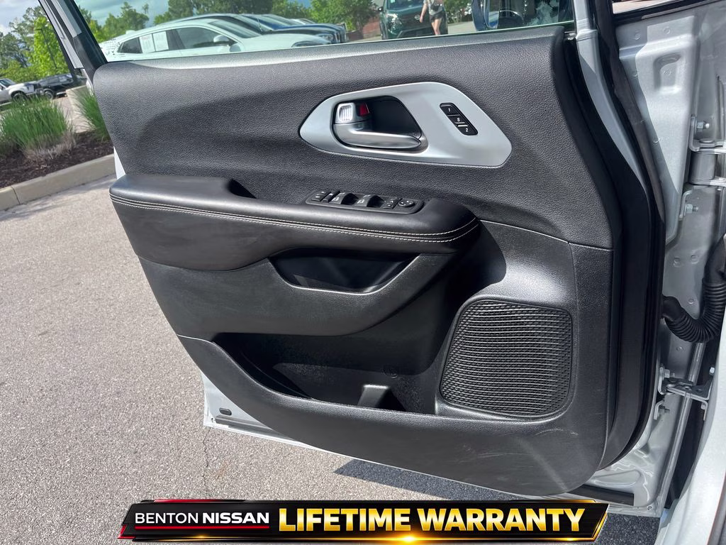 2026 Silver Mist Clearcoat Chrysler Pacifica Limited FWD Van