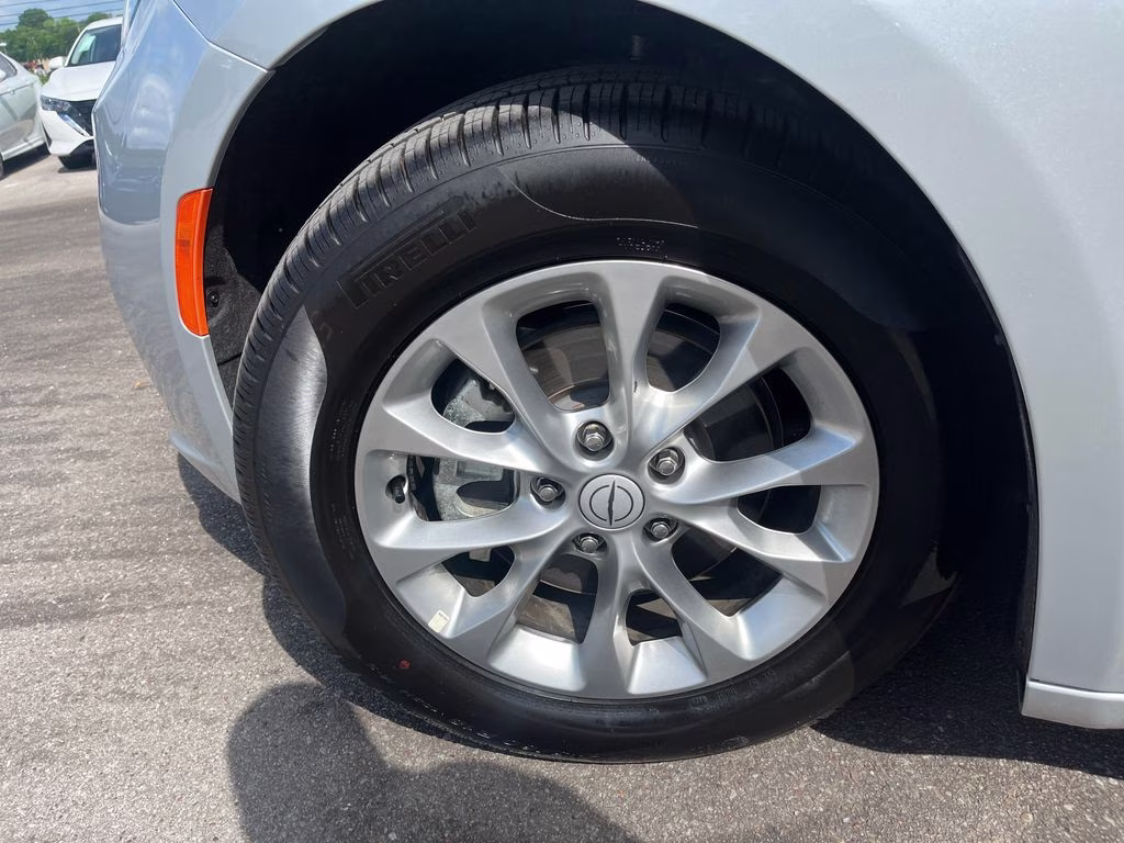 2026 Silver Mist Clearcoat Chrysler Pacifica Limited FWD Van