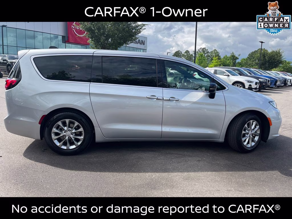 2026 Silver Mist Clearcoat Chrysler Pacifica Limited FWD Van