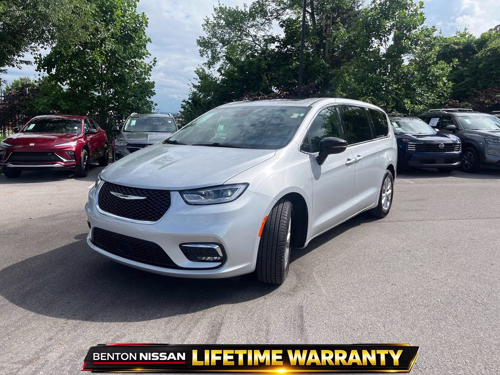 2026 Silver Mist Clearcoat Chrysler Pacifica Limited FWD Van