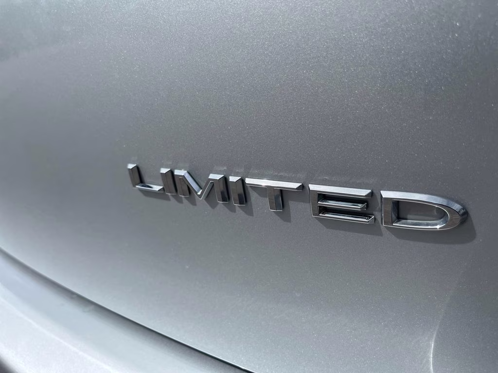 2026 Silver Mist Clearcoat Chrysler Pacifica Limited FWD Van