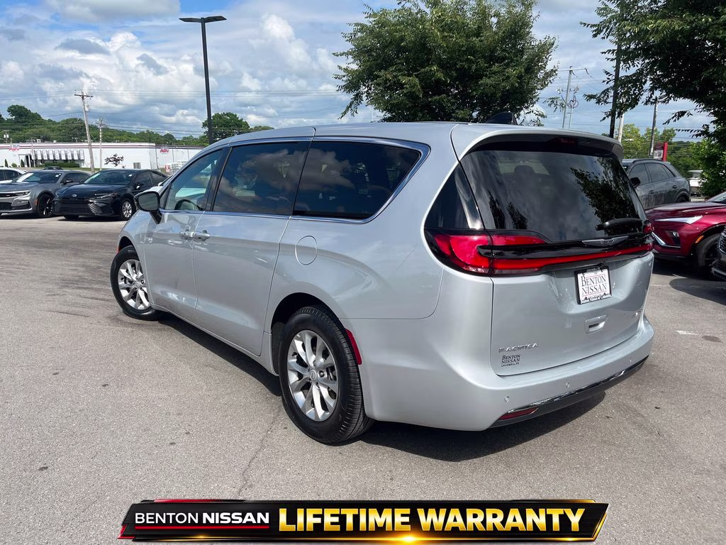 2026 Silver Mist Clearcoat Chrysler Pacifica Limited FWD Van